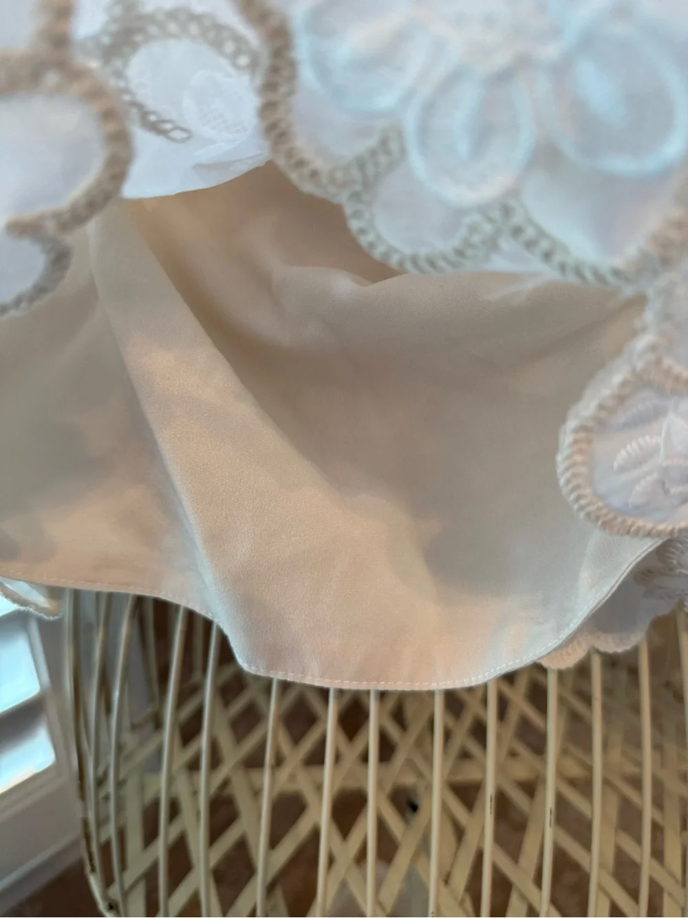 Elliatt Sienna Lace Top in Cream lace - Picture 6 of 12